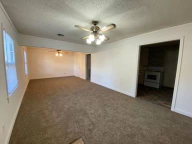 Main picture of 329 E Cottonwood Ave