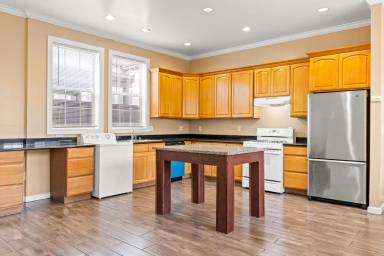 Main picture of 2036-2038 Linden St