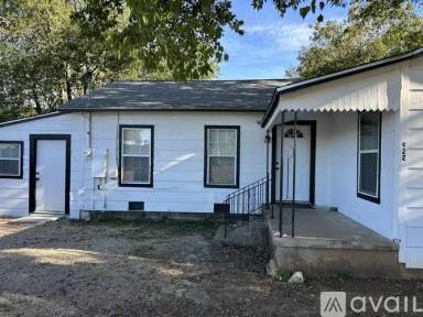 Main picture of 922 W 4th St