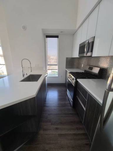 Main picture of 644 N Hobart Blvd