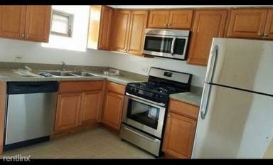 Main picture of 2005 W Touhy Ave