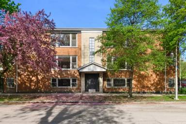 Main picture of 2128 N Whipple St