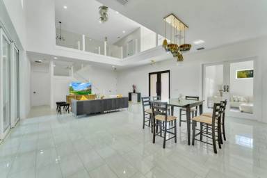 Main picture of 10468 SW 32nd Ave