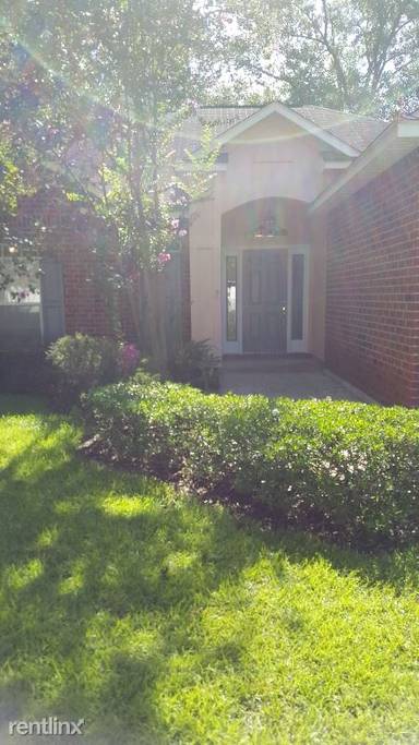 Main picture of 100 Elm Ct