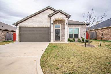 Main picture of 717 Holstein Dr