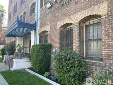 Main picture of 4125 S Figueroa St