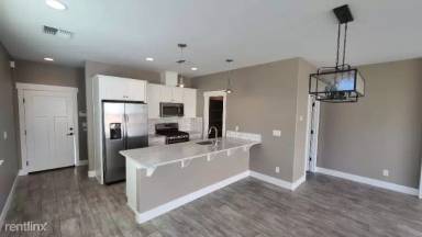 Main picture of 1390 Charles Dr