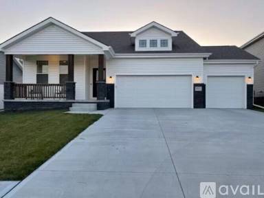 Main picture of 8020 N 172nd St