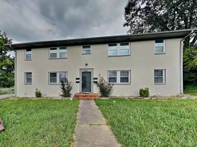 Main picture of 7745 Madrid Ave