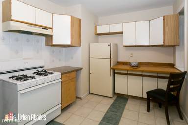 Main picture of 1656 W Summerdale Ave