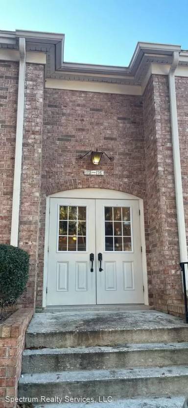 Main picture of Colonial Point Condominiums