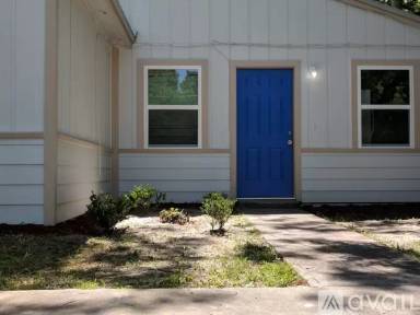 Main picture of 3304 Phyllis St