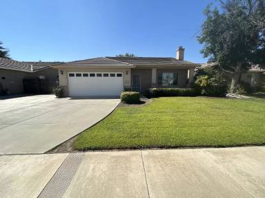 Main picture of 1031 W Willow Dr