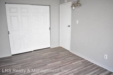 Main picture of 1037 W 108th St