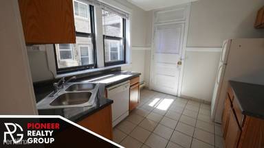 Main picture of 1115 W Oakdale Ave