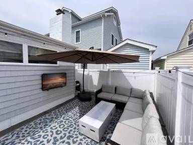 Main picture of 119 N Iroquois Ave