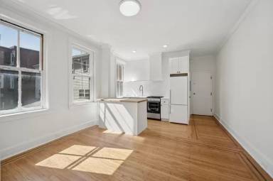 Main picture of 1221 N Franklin St