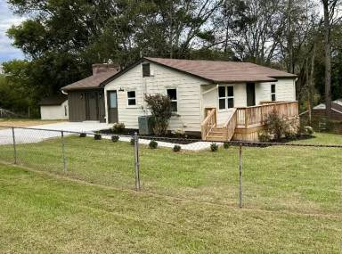 Main picture of 304 Greenview Dr