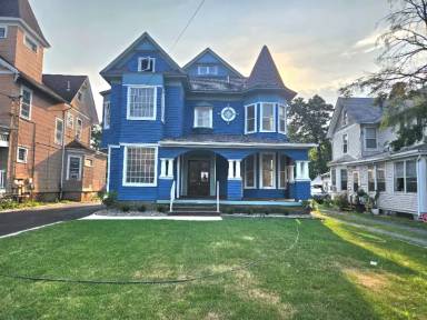 Main picture of 90 Shrewsbury Ave