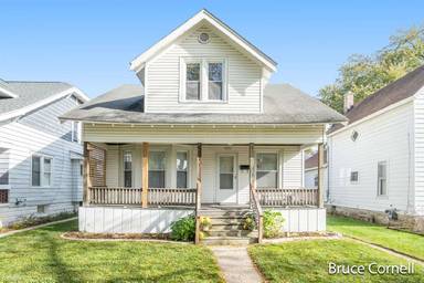 Main picture of 1030 Pine Ave NW