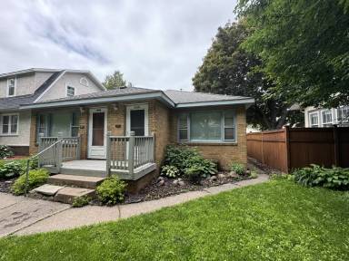 Main picture of 2410 Buchanan St NE