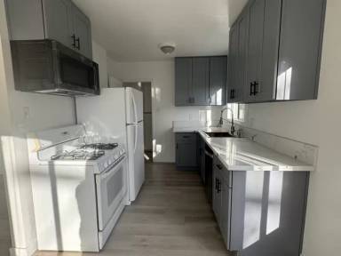 Main picture of 3740 1/2 S Bentley Ave