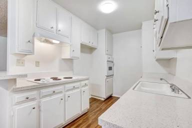 Main picture of Encino Hillcrest Apartments