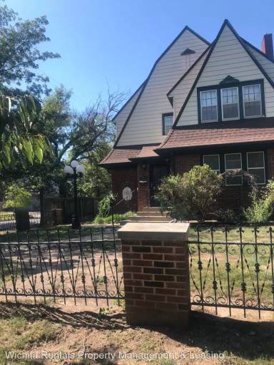 Main picture of 203 N Terrace Dr