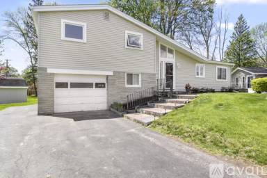 Main picture of 6 Garden Cir