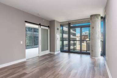 Main picture of 505 N Wabash Ave