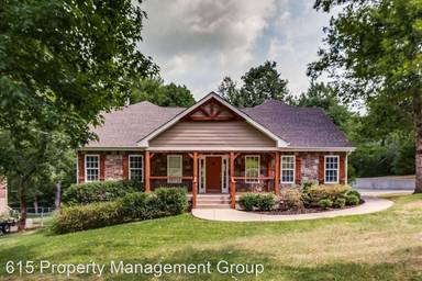 Main picture of 103 Short Dr