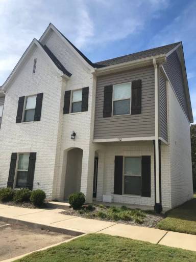Main picture of 100 Robbins Cir