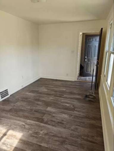 Main picture of 50 1st St