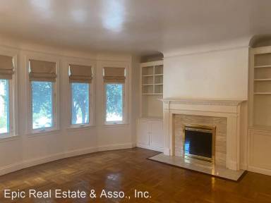 Main picture of 2215 Lincoln Way