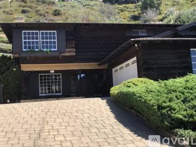 Main picture of 1208 Avenida Buena Suerte
