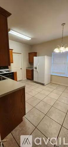 Main picture of 215 N Prairie St