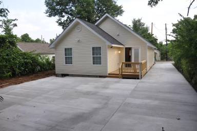 Main picture of 715 Golfview Dr