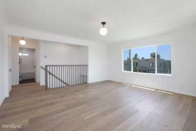 Main picture of 2202 S Bronson Ave