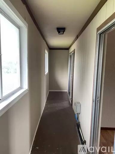 Main picture of 985 N Iowa Ave