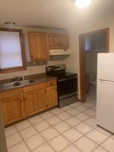 Main picture of 28 Clay St