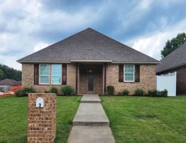 Main picture of 3 Fernwood Dr