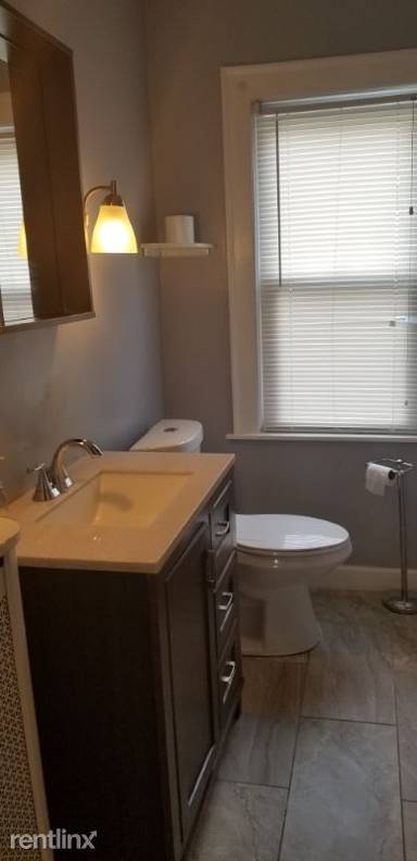 Main picture of 275 Monroe St