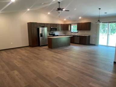 Main picture of 940 Crown Ave