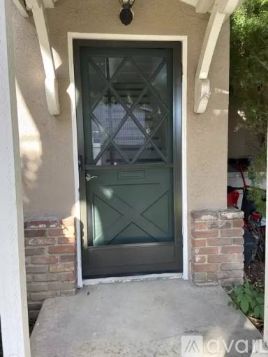 Main picture of 671 E Lee Pl