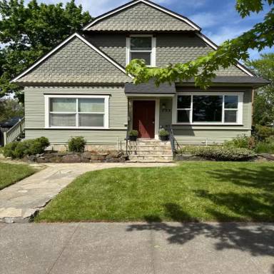Main picture of 733 1/2 Newell St