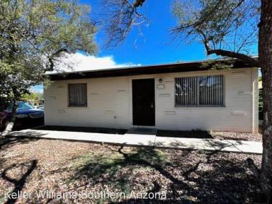 Main picture of 4206 E Los Robles St