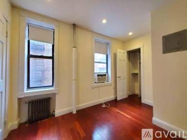 Main picture of 150 W 21st St