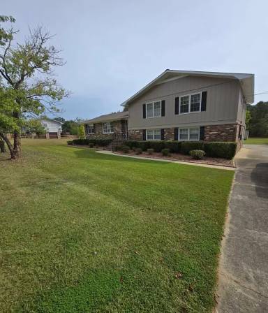 Main picture of 1709 Victoria Ln