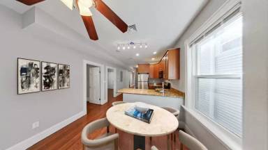 Main picture of 737 Parker St