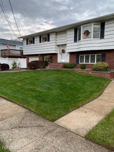 Main picture of 408 N Central Dr